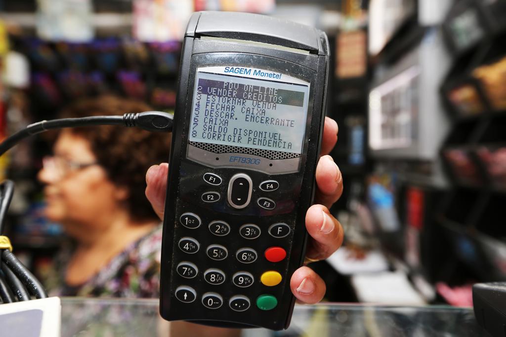 Sistema de recarga nas bancas também está fora do ar | Giuliano Gomes/Tribuna do Paraná