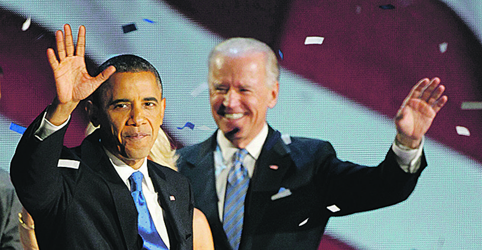 O atual presidente Barack Obama e o vice, Joe Biden, comemoram a reeleição em 2012. | Jim Bourg