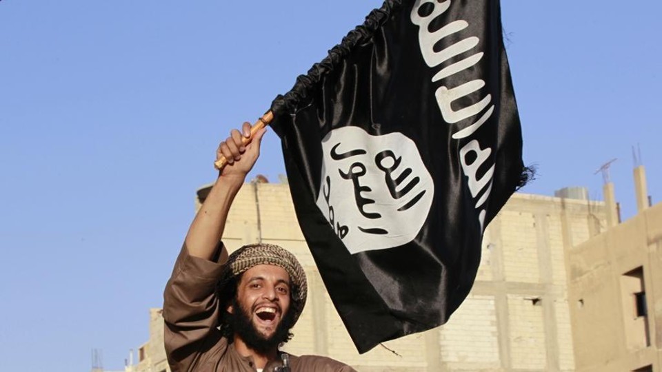 Bandeira do Estado Islâmico, usada em demonstrações públicas sobretudo na cidade de Raqqa. | Ck/KR/Stringer