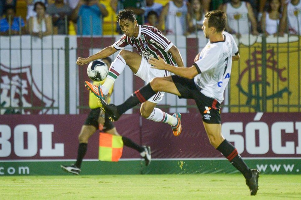 Zagueiro Paulo André mostrou falta de ritmo na reestreia pelo Furacão. | Celso Pupo/Folhapress