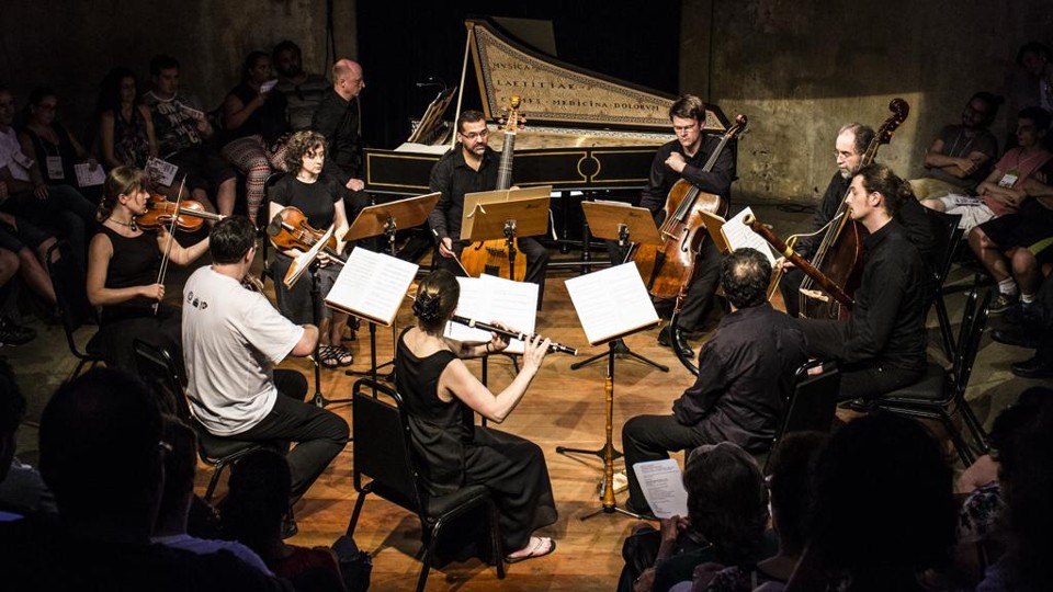 Professores de música antiga na Oficina de 2015, em concerto no Paiol. | Brunno Covello/Gazeta do Povo
