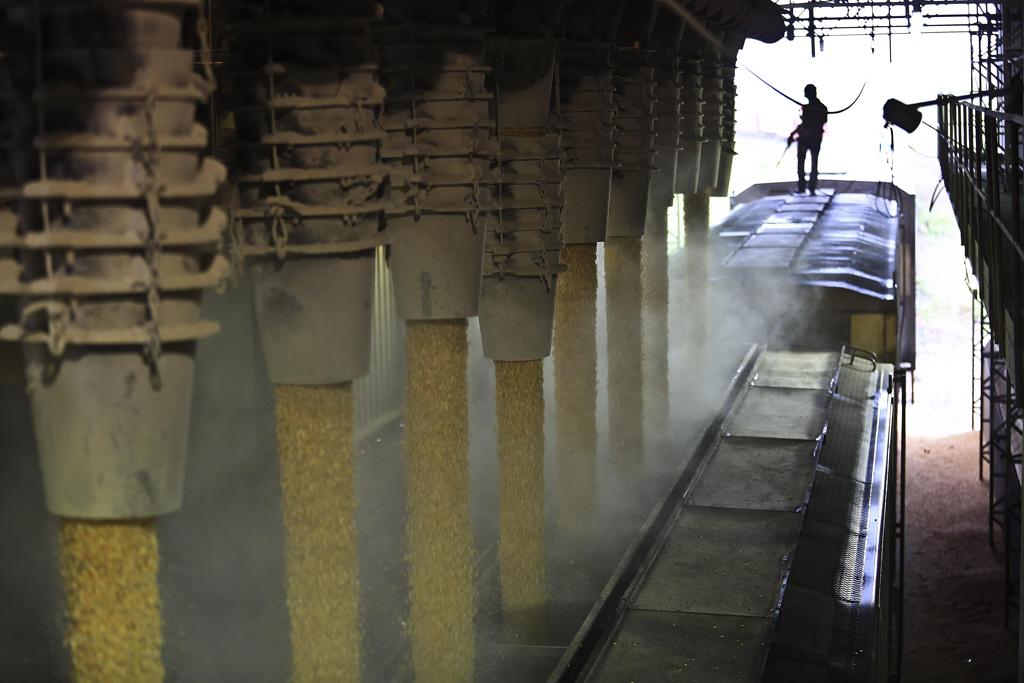 Cerca de R$ 1 bilhão estaria disponível ainda na safra 2015/2016, que termina em junho. | Jonathan Campos/Gazeta do Povo