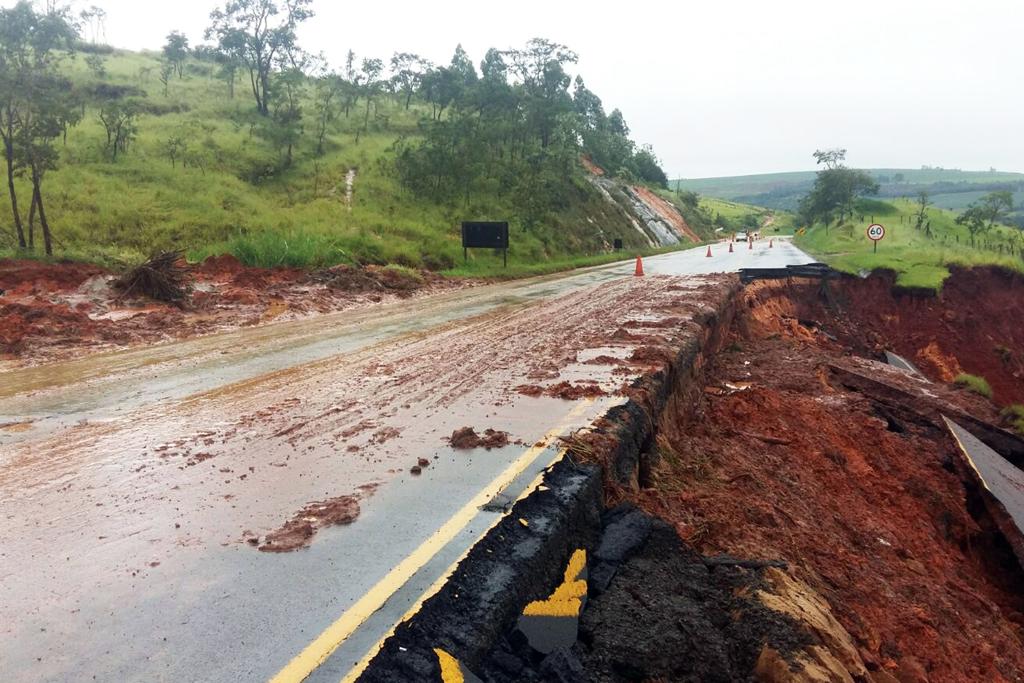 PR-218,, entre Paranavaí e Graciosa | Divulgação/DER