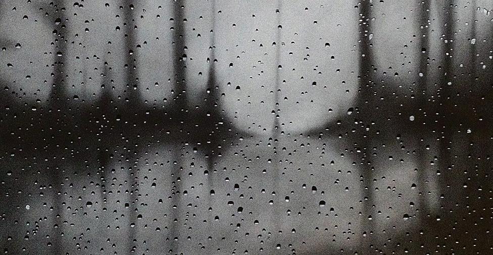 Obra de Cleverson Oliveira: gotas de chuva “molham” seus trabalhos. |