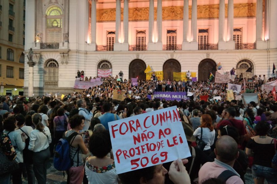 Protesto no Rio de Janeiro contra projeto de Eduardo Cunha., em outubro de 2015. | Wladimir Plantonow /Agência Brasil