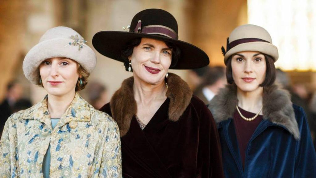 Edith (Laura Carmichael), Cora (Elizabeth McGovern) e Mary (Michelle Dockery), o clã feminino da família Crawley em cena da última temporada. | Divulgação