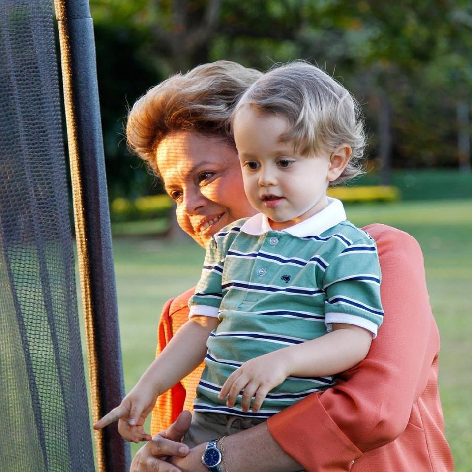 Dilma com o primeiro neto, Gabriel: nascimento do segundo neto foi na manhã desta quinta (7). | Divulgação