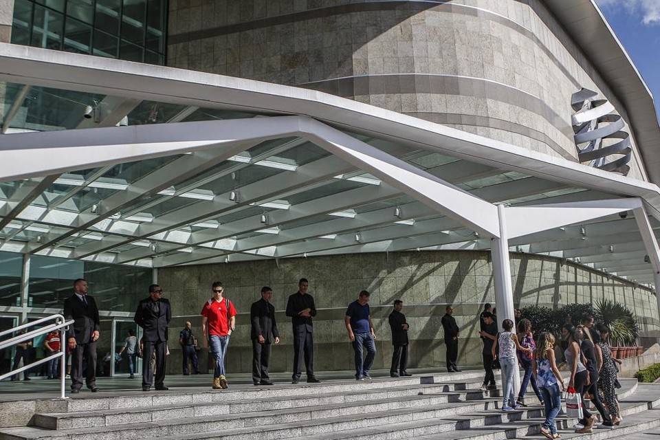 Shopping Palladium obtém extensão de liminar para barrar entrada de adolescentes | Jonathan Campos/Gazeta do Povo