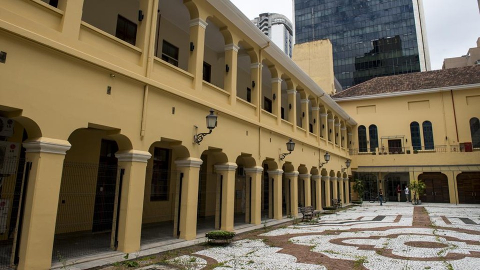 Pátio da Capela Santa Maria: feira vai funcionar diariamente de 16 a 24 de janeiro, das 11h às 21h. | Henry Milléo/Gazeta do Povo