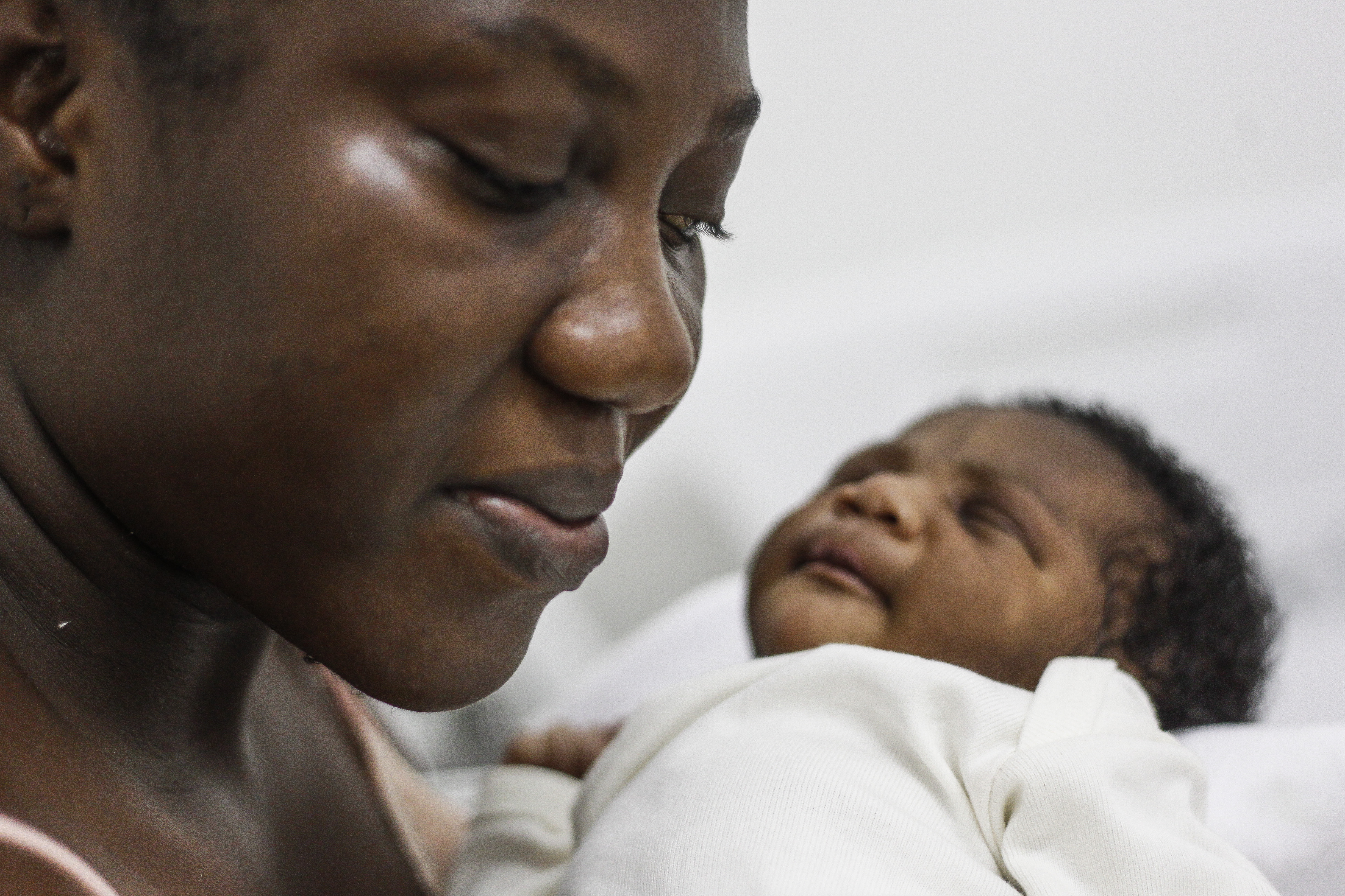 Os pais contam que moram em Curitiba há dois anos e pretendem ficar por aqui. | Daniel Castellano/Gazeta do Povo