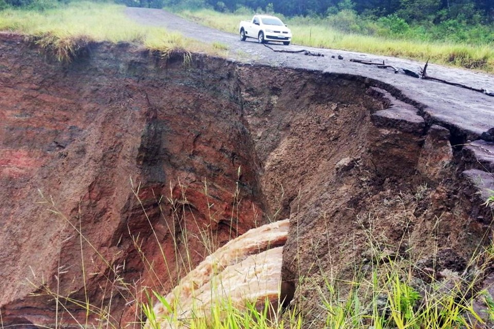 Rodovia em Ibaiti está danificada por causa das chuvas | Divulgação/Cordenadoria da Defesa Civil do Estado do Paraná