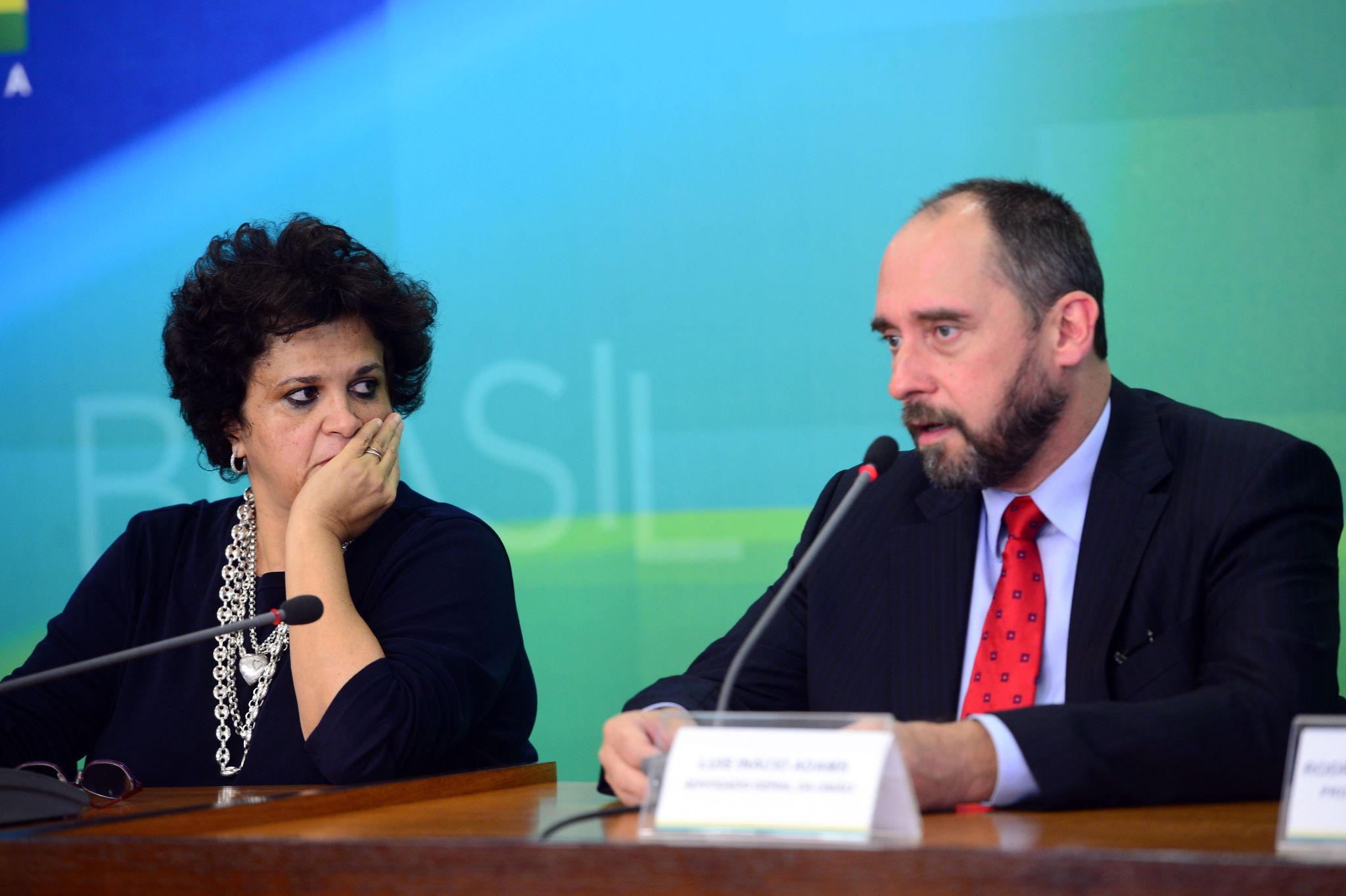 A ministra Izabella Teixeira e o advogado-Geral da União Luis Inácio Adams falam sobre o desastre ambiental ocorrido com a ruptura da barragem da Samarco na cidade de Mariana | Wilson Dias/Agência Brasil/Fotos Públicas