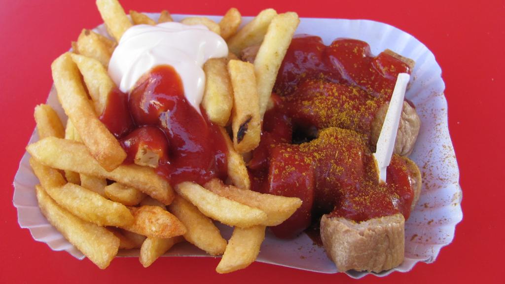 Escritor Uwe Timm reivindica para Hamburgo, sua terra natal, a descoberta da Currywurst. | Orderinchaos/Wikimedia Commons