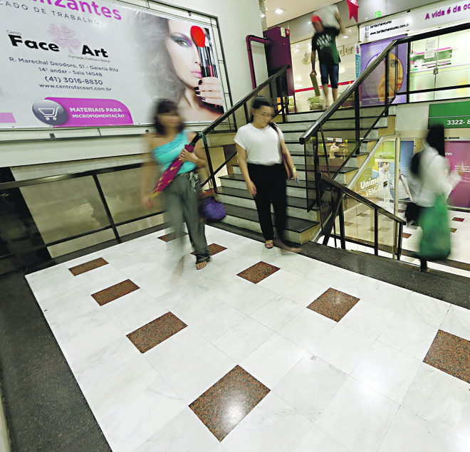 A Ritz foi a primeira a ter uma escada ligando as duas pontas da galeria. | Albari Rosa/Gazeta do Povo