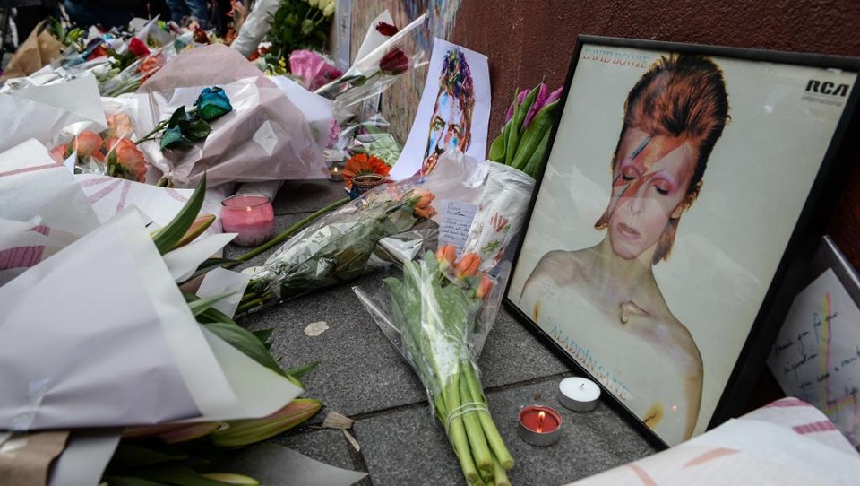 Fãs homenageiam David Bowie em Brixton, Londres | Chris Ratcliffe/AFP