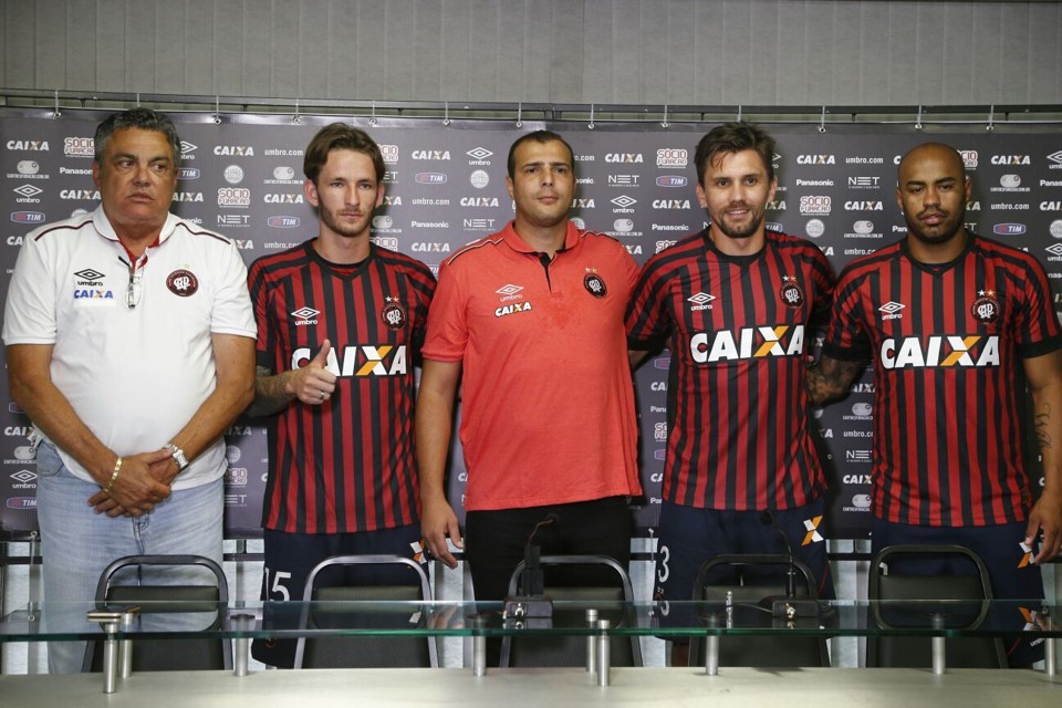 Paulo Carneiro com Léo Pereira, o convidado Gustavo, Paulo André e Thiago Heleno. | Albari Rosa /Gazeta do Povo
