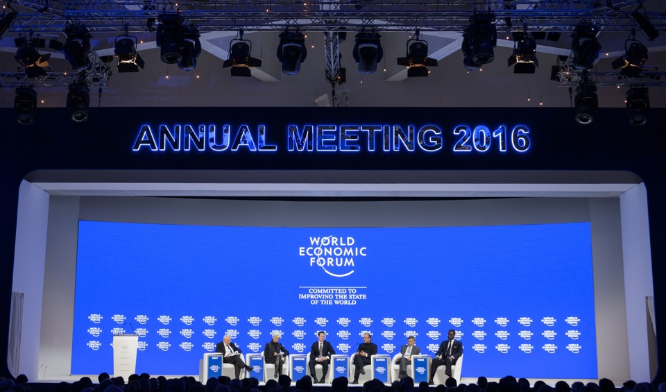 A reunião anual acontece em Davos, na Suíça, e reúne alguns dos principais líderes empresariais e políticos | FABRICE COFFRINI/AFP