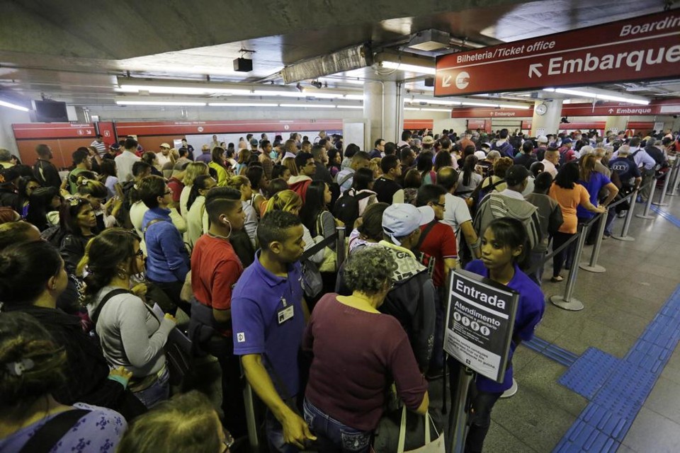 Metrô em São Paulo: as tarifas de ônibus, trem e metrô vão passar de R$ 3,50 para R$ 3,80 no dia 9 | Nelson Antoine /Folhapress