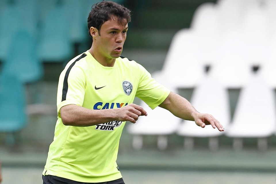 Com 32 anos, Kléber deve ser um dos jogadores mais experientes do  Coxa  em 2016 | Antônio More/Gazeta do Povo