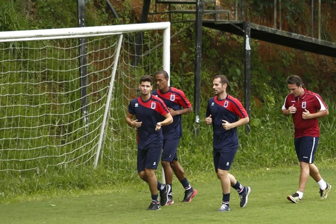 Início dos trabalhos no Paraná: clube não quer perder jogador sem lucrar. | Marcelo Andrade/Gazeta do Povo