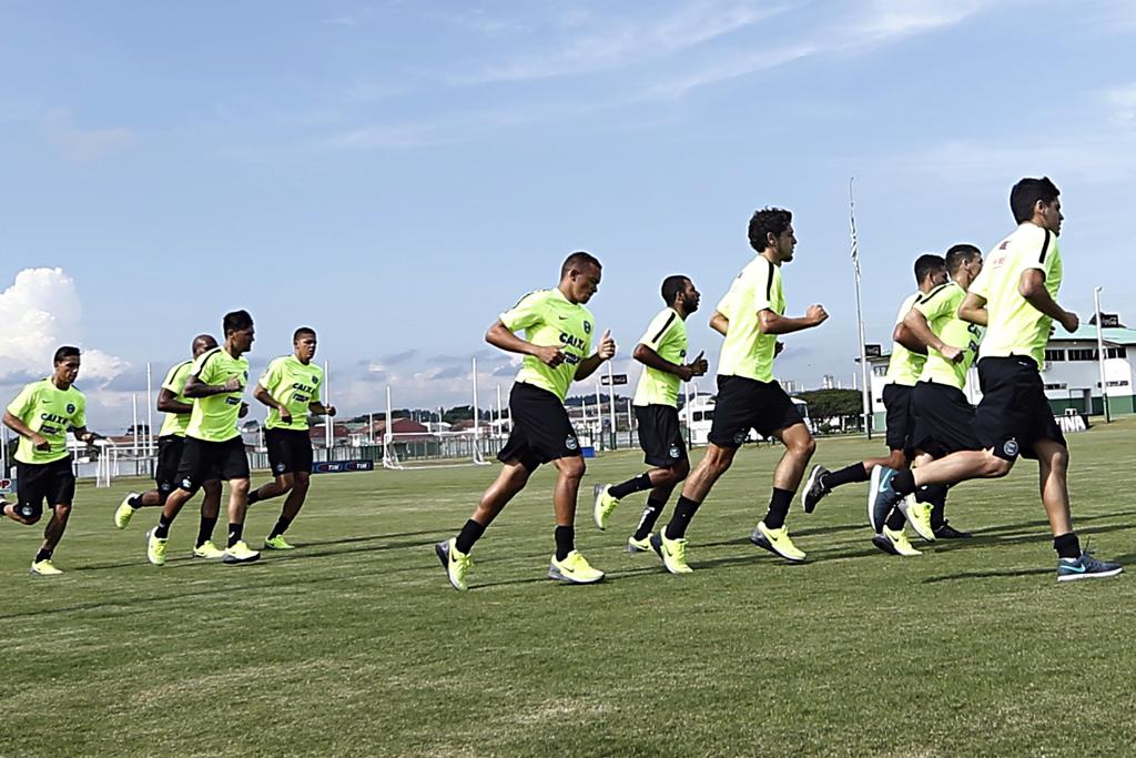 Técnico Gilson Kleina cobra um reforço qualificado para se integrar ao elenco do Coxa. | Albari Rosa/Gazeta do Povo