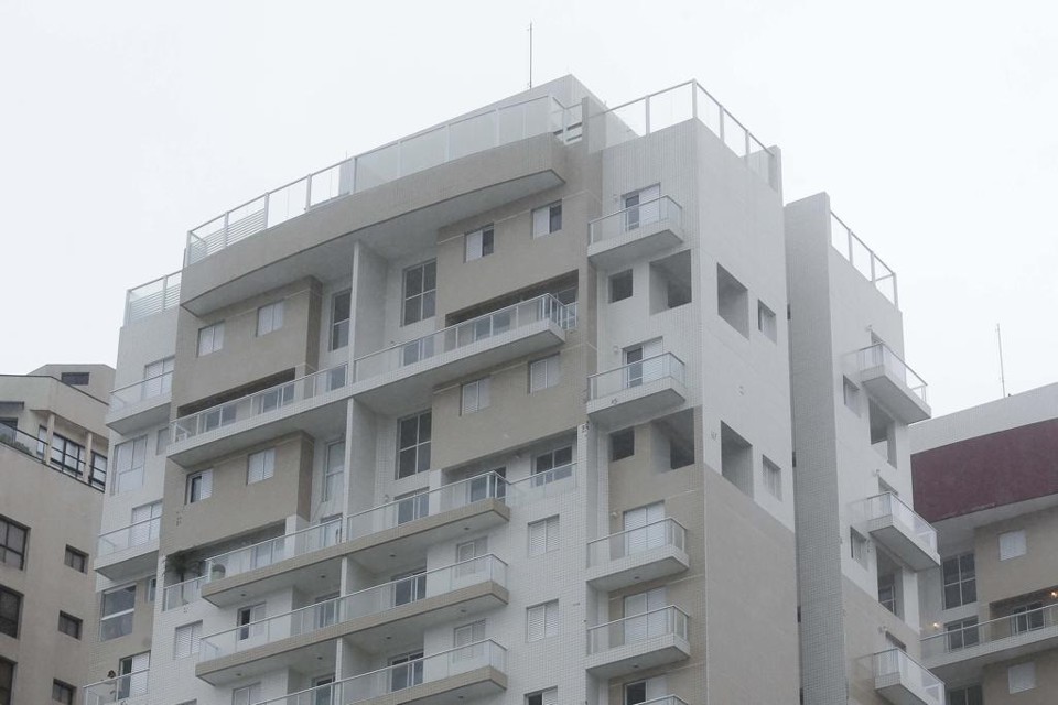 Prédio do polêmico triplex que pertenceu ao ex-presidente Lula no Guarujá, litoral de SP. | Moacyr Lopes Junior/Folhapress