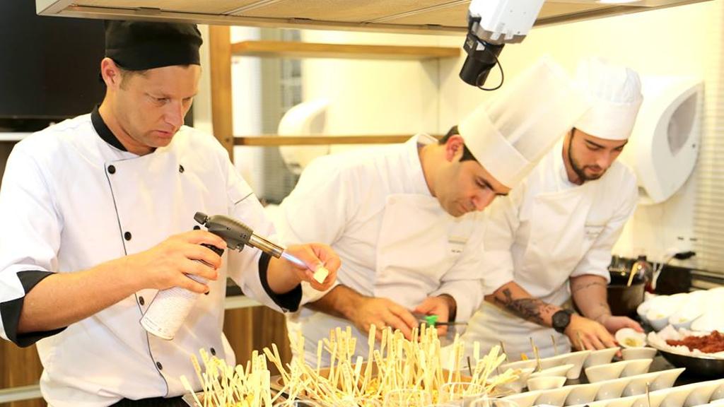 A curitibana Espaço Gourmet é uma escola de gastronomia voltada para o público profissional e amador | /Reprodução/Facebook