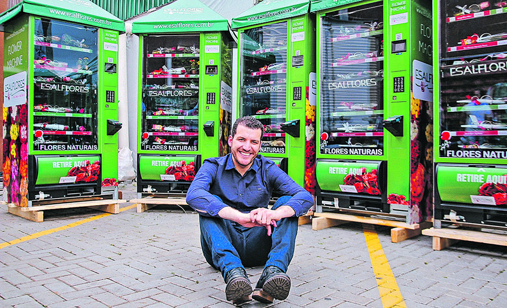 Bruno Esperança, da Esalflores, comemora o sucesso de uma ideia inovadora: as máquinas de flores, criadas em 2015, já estão em sete capitais brasileiras.
