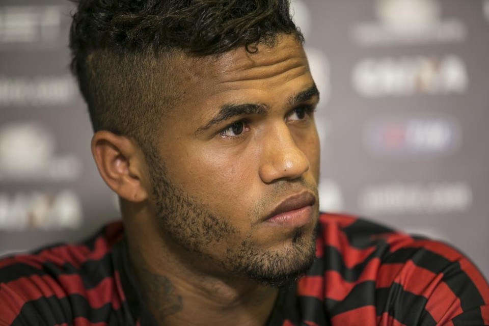 Léo deixou o Atlético em 2013 em disputa que envolvia o Vitória e o Flamengo. | Marcelo Andrade/Gazeta do Povo