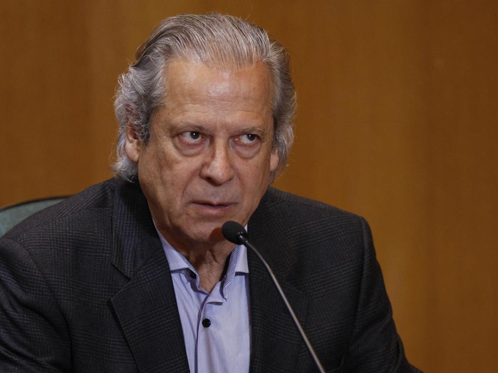 Advogado diz que José Dirceu quer esclarecer fatos sobre a denúncia contra o ex-ministro. | Aniele Nascimento/Gazeta do Povo