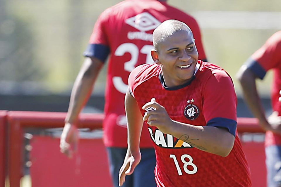 Atlético espera encerrar “novela Walter” até sexta-feira Walter ainda não está registrado como jogador do Atlético. | Albari Rosa/Gazeta do Povo