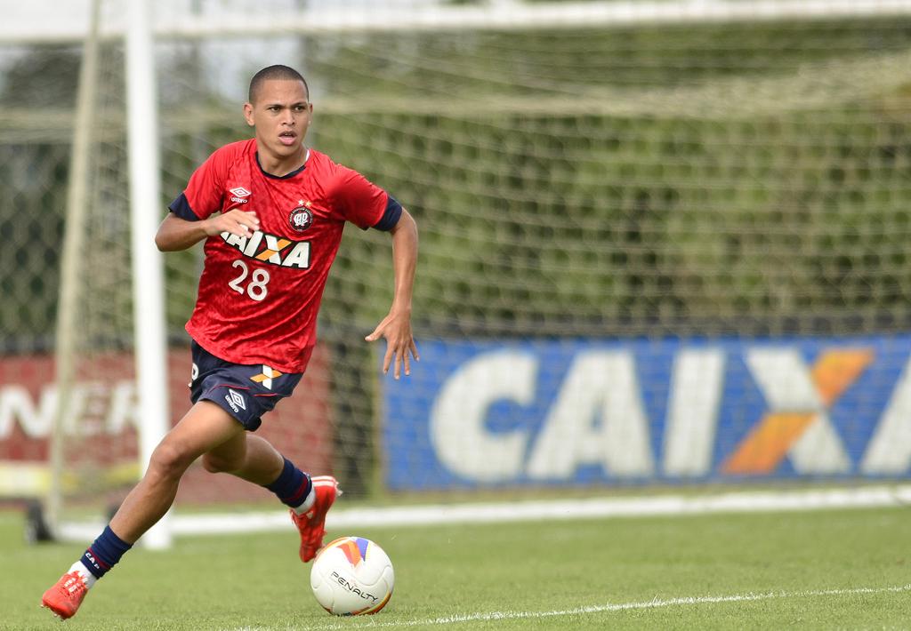 O meia Marcos Guilherme é um dos pratas da casa que o clube deve aproveitar no time principal na atual temporada. | Gustavo Oliveira/Atlético