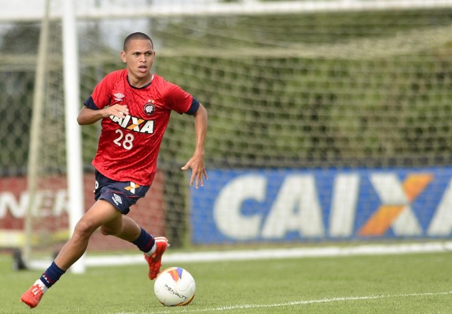 O meia Marcos Guilherme é um dos pratas da casa que o clube deve aproveitar no time principal na atual temporada. | Gustavo Oliveira/Atlético