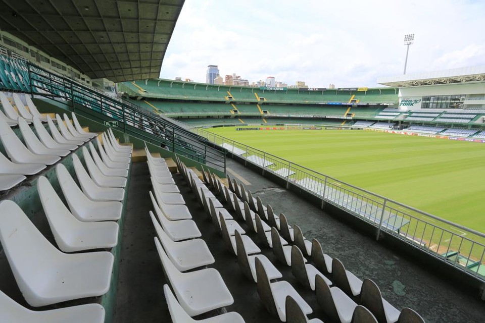 Limpeza do Couto Pereira  passará a ser feita por uma equipe do próprio clube, não mais por uma equipe terceirizada. | Ivonaldo Alexandre/Gazeta do Povo