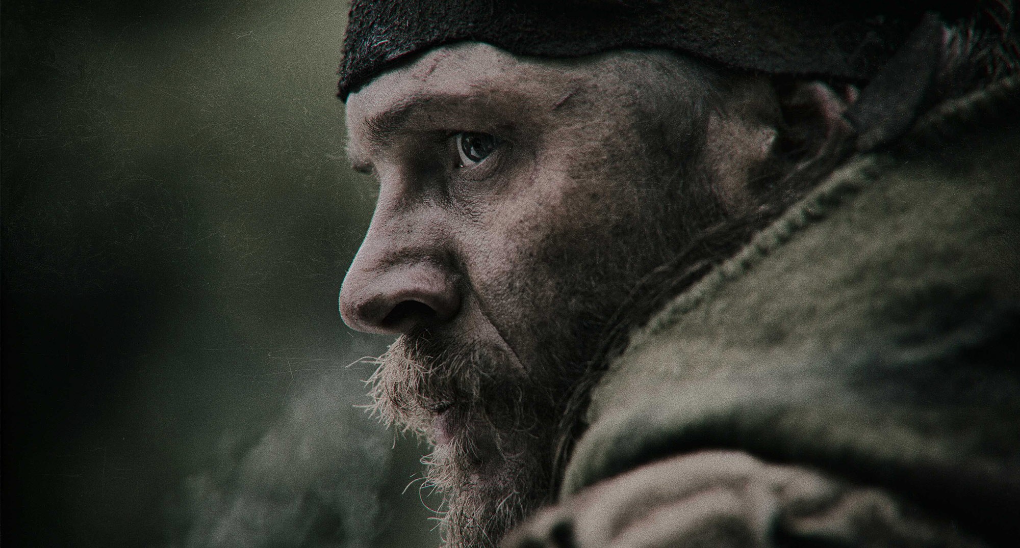 Tom Hardy em cena de “O Regresso”, filme de Alejandro González Iñárritu baseado no livro de Michael Punke. | Divulgação