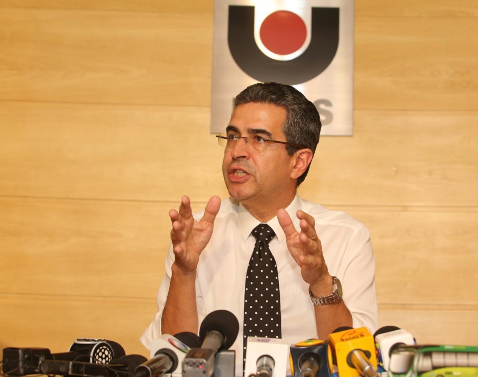 Presidente da Urbs, Rogério Gregório, fala com a imprensa para justificar os aumentos | Giuliano Gomes/Tribuna do Paraná/