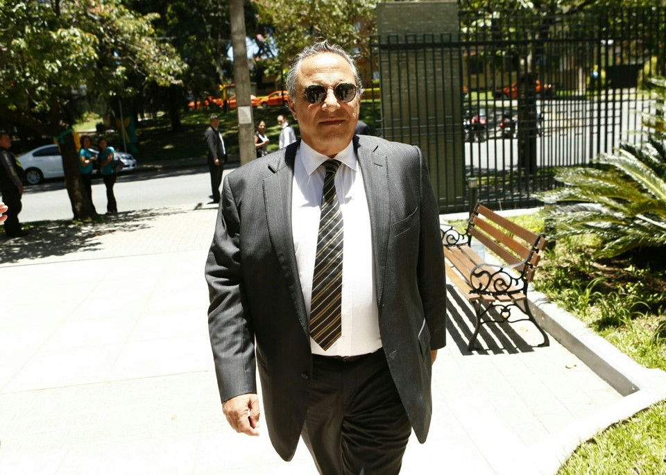 Milton Pascowitch chega para prestar depoimento na Justiça Federal em Curitiba. | Marcelo Andrade/Gazeta do Povo