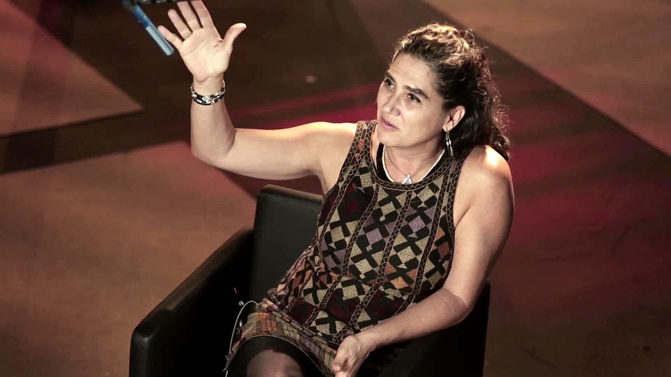 A brasileira Anna Muylaert, diretora de “Que Horas Ela Volta?” | Reprodução/Programa Faróis do Cinema