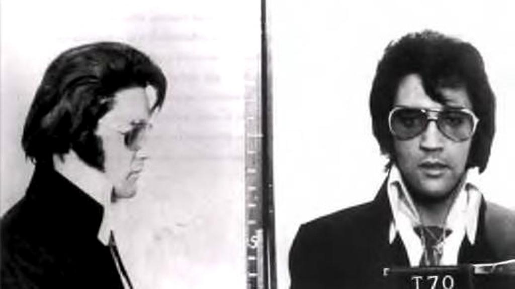 Elvis nunca foi preso, mas fez esta “mugshot” como parte de um procedimento de segurança. | /Wikimedia Commons