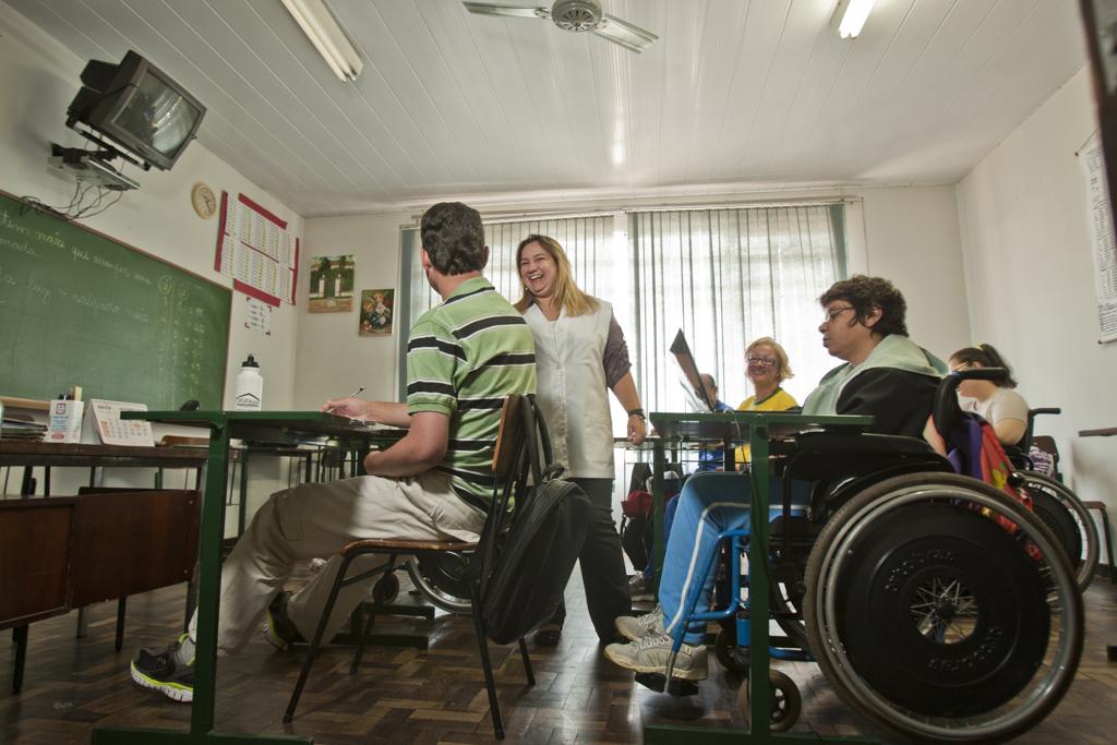 Instituições de ensino privadas estão proibidas de cobrar a mais de deficientes físicos. | Marcelo Andrade / Gazeta do Povo