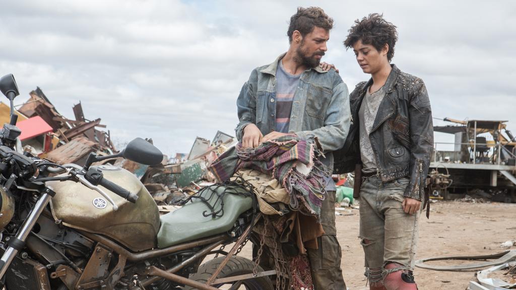 Cauã Reymond e Sophie Charlotte interpretam o casal que lidera uma gangue de motoqueiros em “Reza a Lenda”. | Marcos Camargo/Divulgação