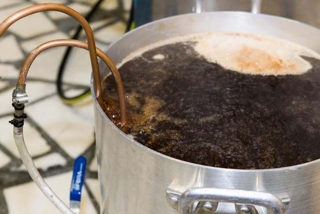 Além de dominar expertise da produção, cervejeiros precisam aprender sobre o mercado. | Fred Kendi/Gazeta do Povo