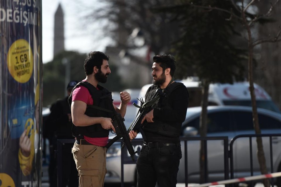 Forças montam guarda na região onde ataque ocorreu na manhã desta terça-feira em Istambul, na Turquia | OZAN KOSE/AFP
