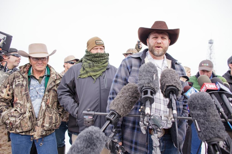 Ammon Bundy, porta-voz do grupo, falou com a imprensa na tarde desta segunda-feira (4) | ROB KERR/AFP