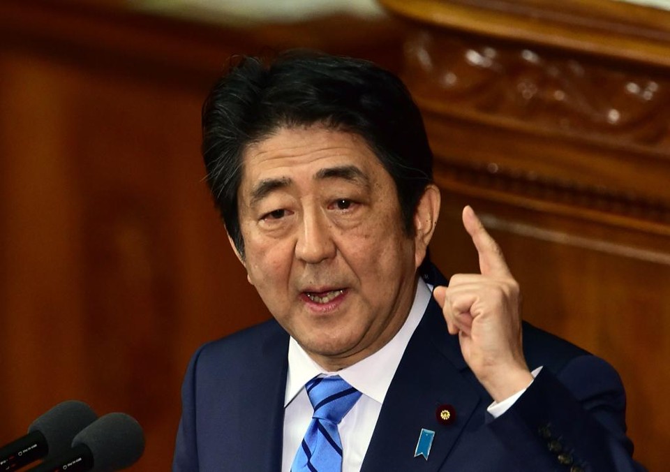 O primeiro-ministro japonês , Shinzo Abe, chamou o teste de “grave ameaça” para o Japão e um “grave desafio “ para os esforços de  não-proliferação nuclear. | YOSHIKAZU TSUNO/AFP