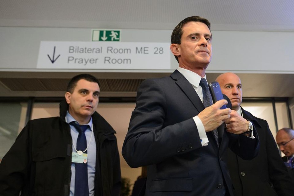 Davos discute avalanche de preocupações mundiais, da economia à crise migratória Premiê francês, Manuel Valls, expressou preocupação com a ameaça de saída do Reino Unido da União Europeia | FABRICE COFFRINI/AFP