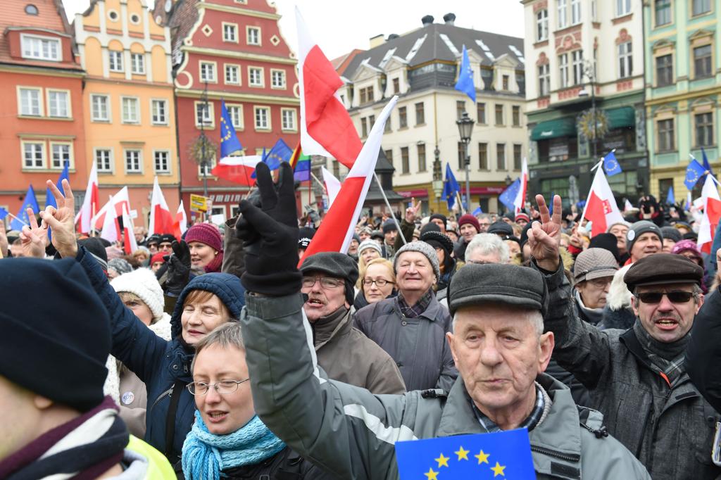 A marcha, que ocorreu em Varsóvia (foto) e diversas outras cidades, teve como lema “Em defesa da sua liberdade”. | Janek Skarzynski/AFP