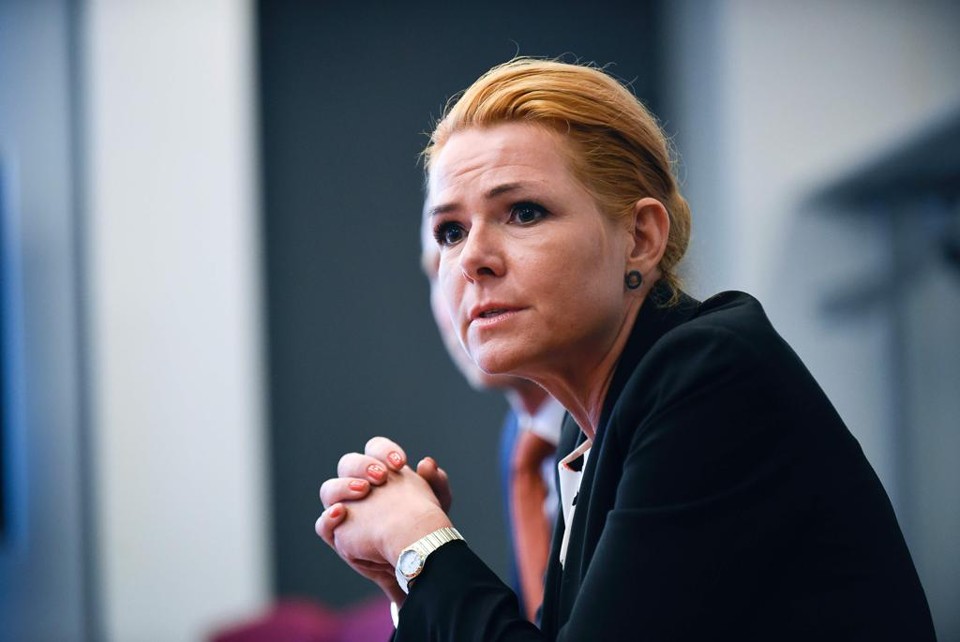 Ministra da Imigração da Dinamarca, Inger Stojberg , está no centro da medida polêmica para barrar imigrantes | JOHN THYS/AFP