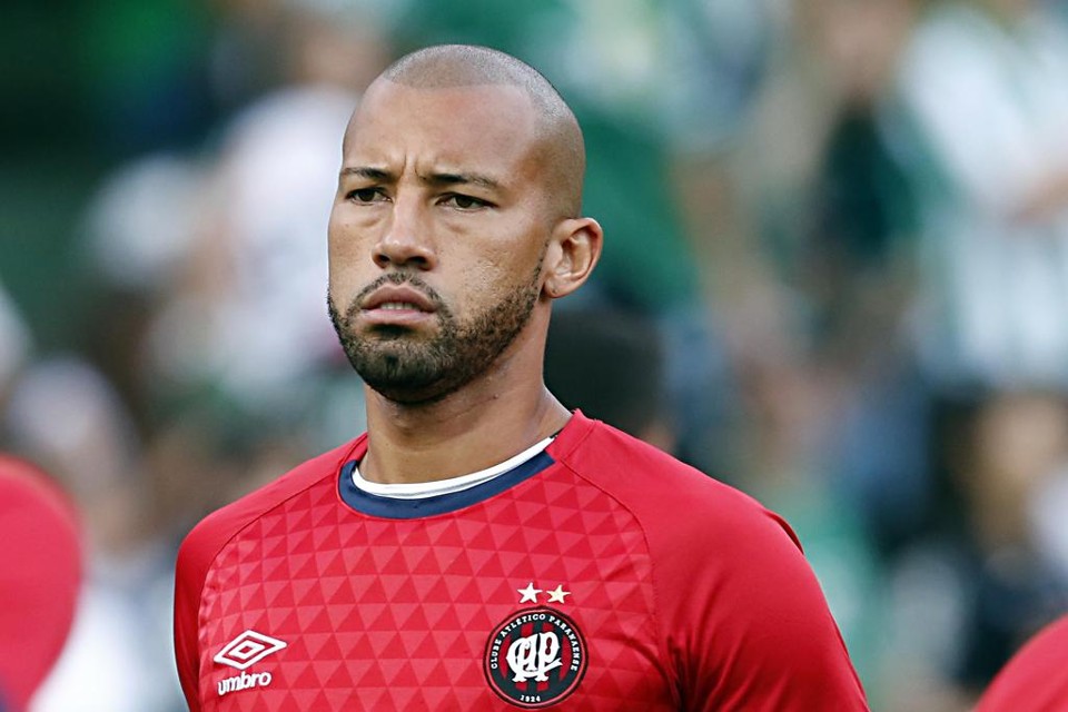 Recordista de pênaltis no Atlético em 2015, Kadu assinou contrato de dois anos com o Grêmio. | Albari Rosa/Gazeta do Povo