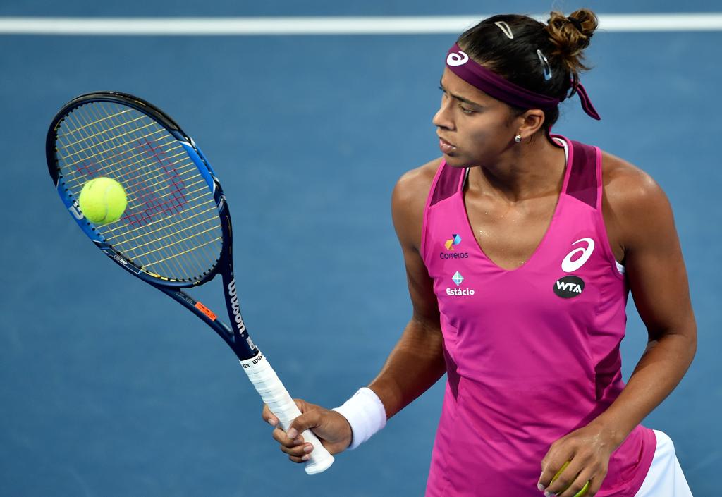 Teliana Pereira perdeu para a alemã Andrea Petkovic. | Saeed Khan/AFP